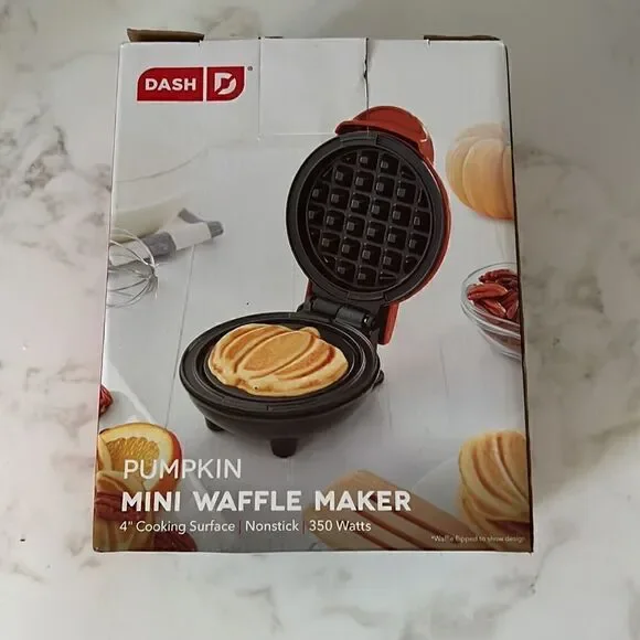 DASH Mini waffle Maker NWT - Picture 4 of 4